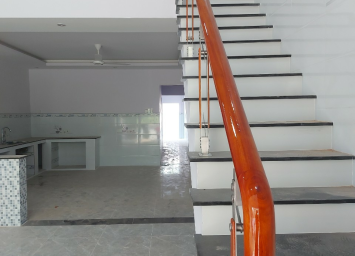 Công trình cầu thang kính gỗ ở Bình Dương