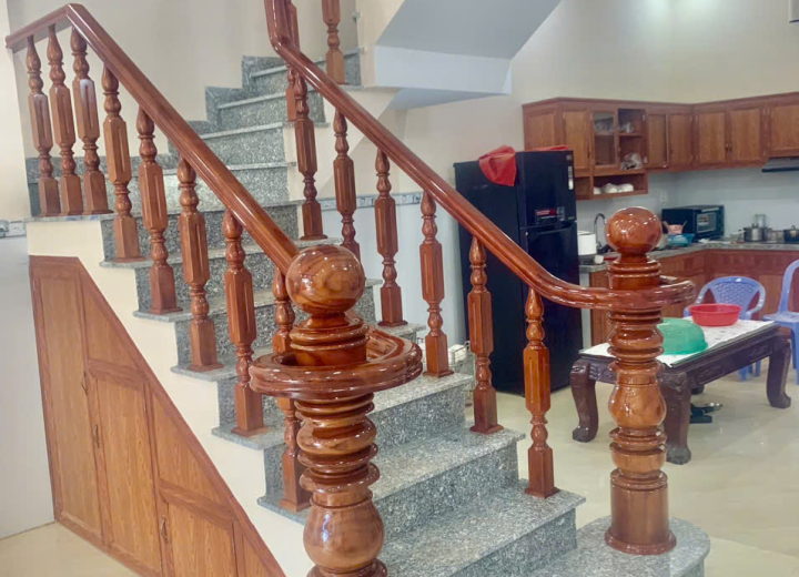 Cầu thang gỗ Bình Dương Mẫu 16