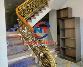 Cầu thang gỗ tân cổ điển Cầu thang gỗ tân cổ điển