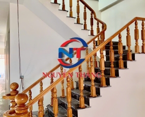 Cầu thang gỗ tay vịn tròn Cầu thang gỗ tay vịn tròn