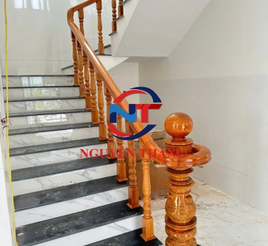 Cầu thang gỗ Bình Dương Mẫu 1