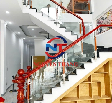 Cầu thang gỗ Bình Dương Mẫu 7