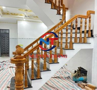 Cầu thang gỗ Bình Dương Mẫu 8