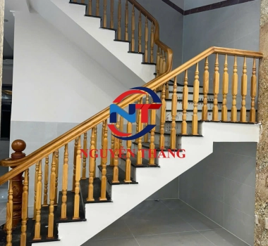 Cầu thang gỗ Bình Dương Mẫu 14